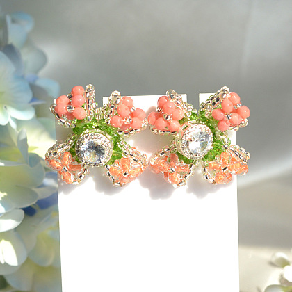 Серьги из розовых бантов и стеклянных бусин-7