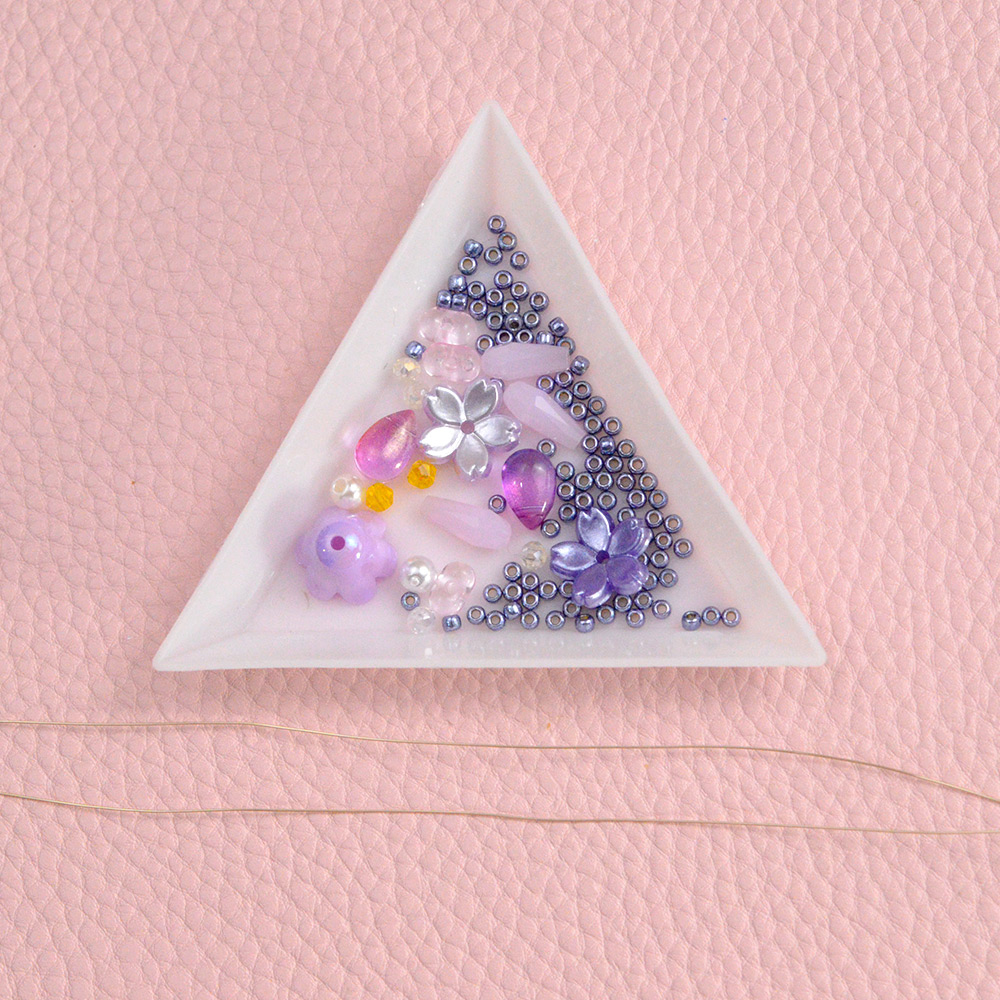 Красочный подсвечник из бусин