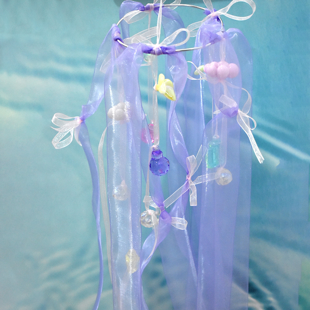 Фиолетовая лента, колокольчик ветра