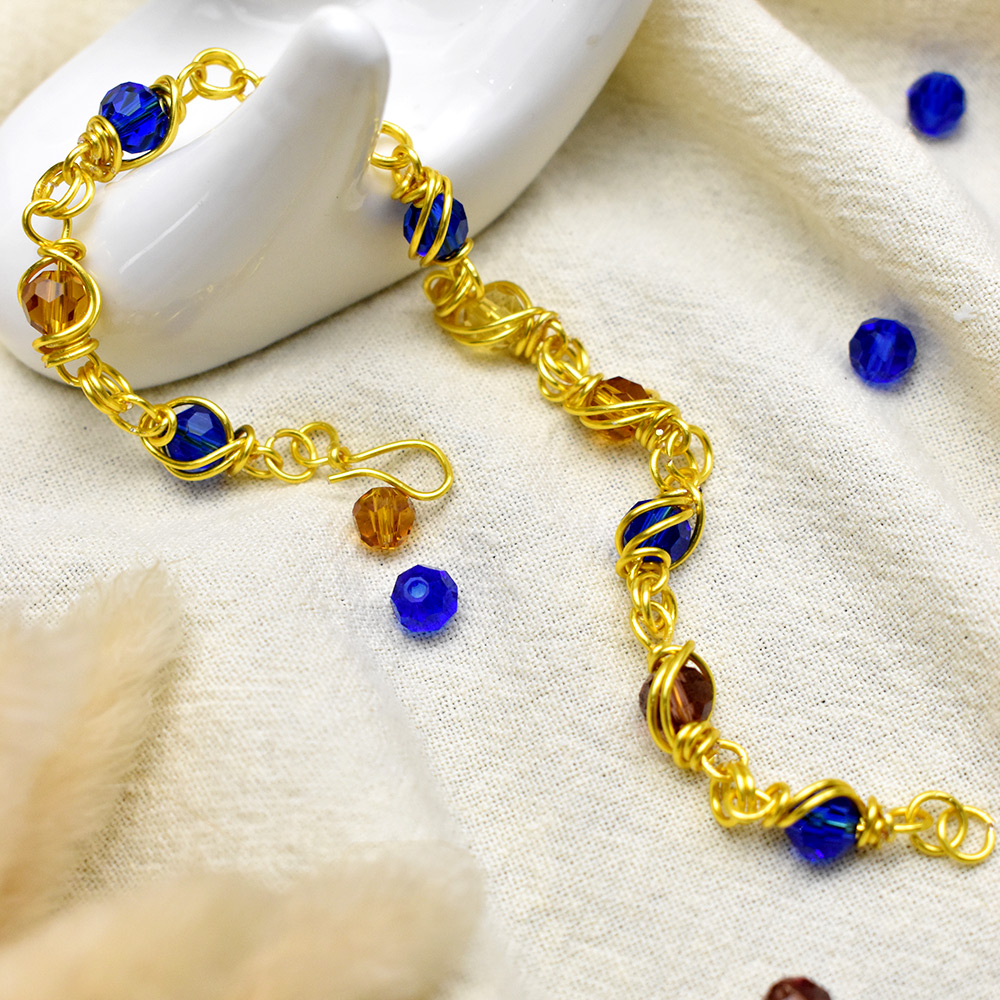 Браслет из проволоки с гранеными стеклянными бусинами-7