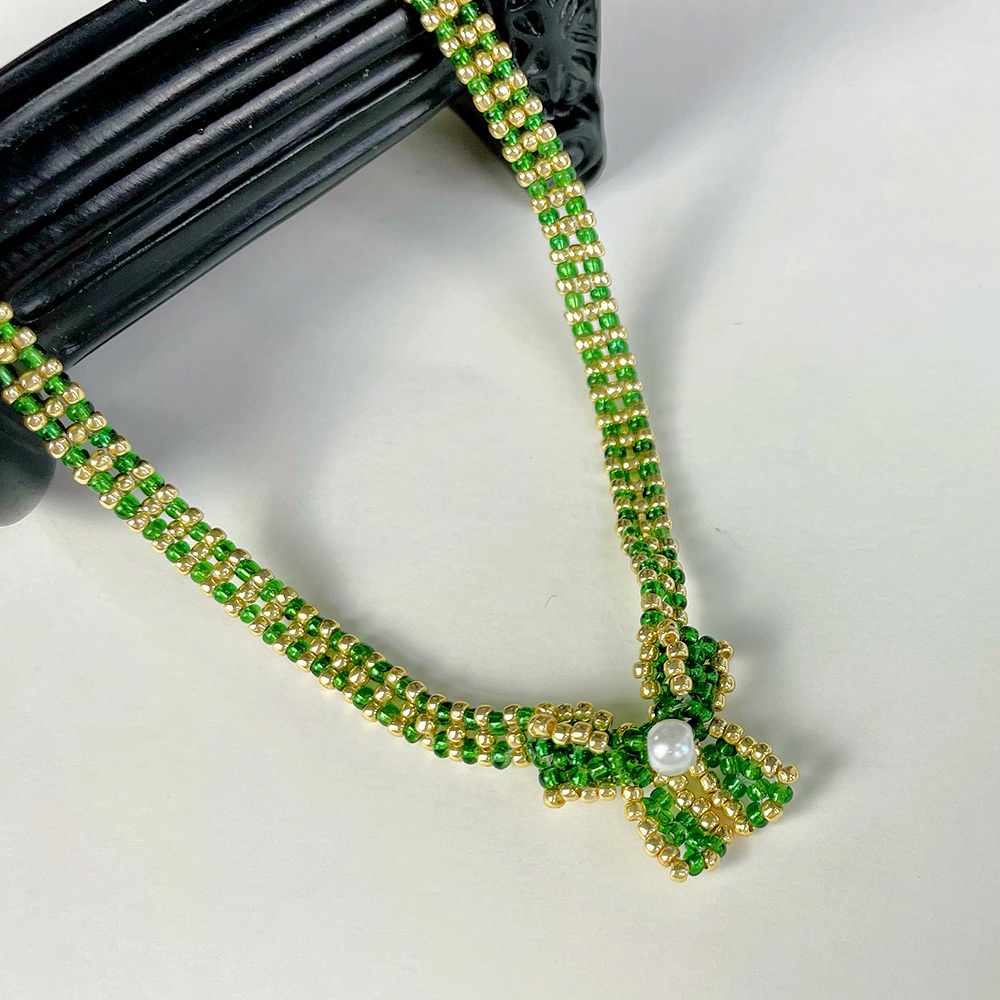 PandaHall Selected мастер-класс по изготовлению колье с бантом из бисера-8