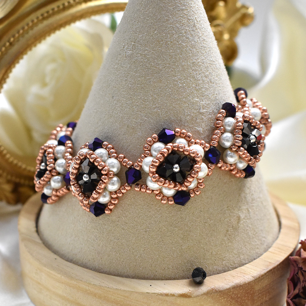 PandaHall Selected мастер-класс по биконусному безелю и браслету из жемчужных бусин.-8