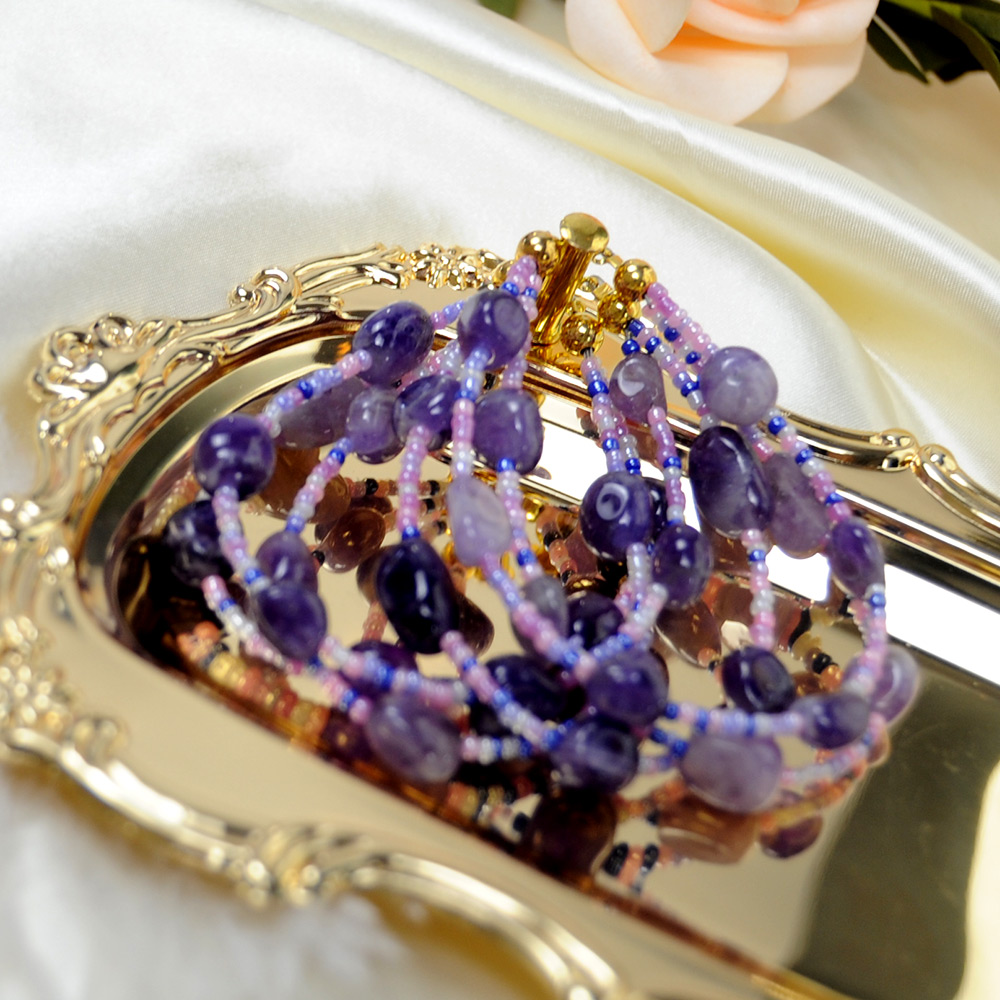 Gestuftes Armband aus natürlichen Amethystperlen