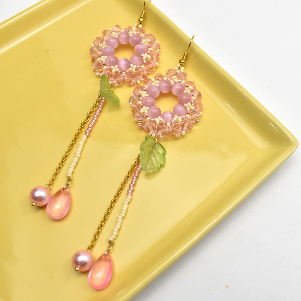 PandaHall Selected идея серег из розового стекла и бисера-7