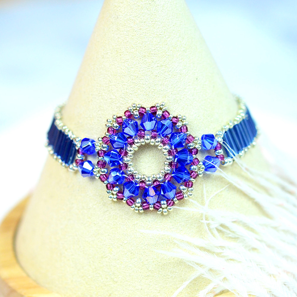 Браслет из стеклянных бусин в форме часов-1