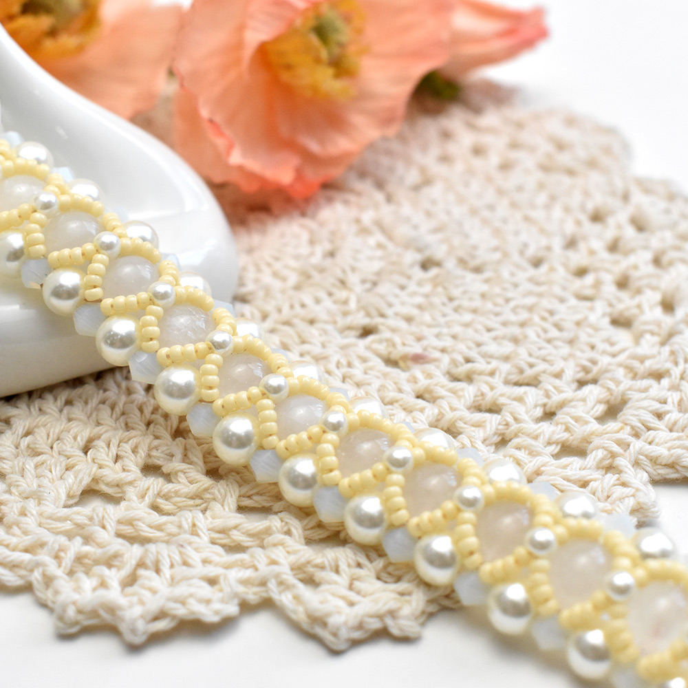 Браслет из стеклянного опалита и жемчуга-8