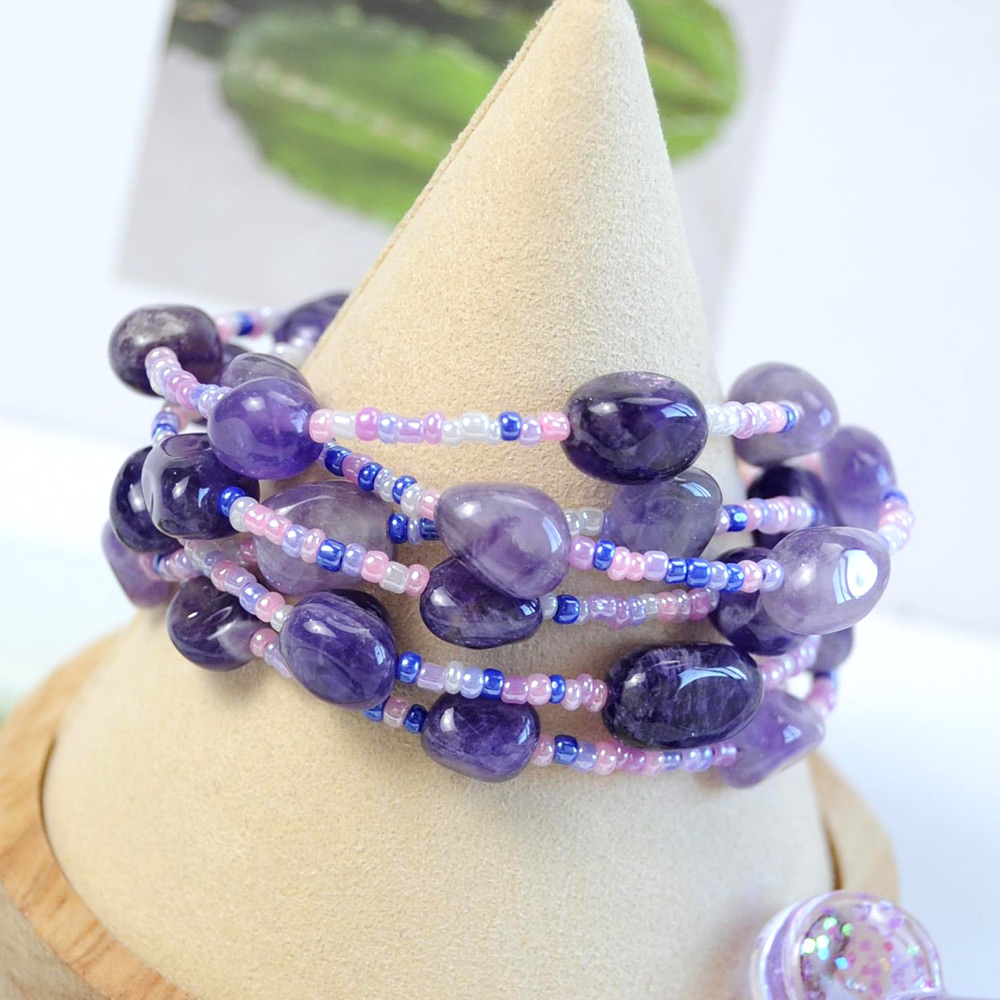 Gestuftes Armband aus natürlichen Amethystperlen
