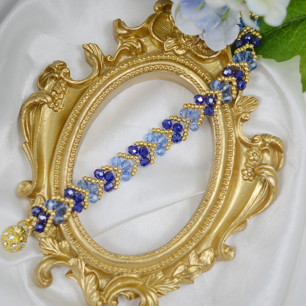 Браслет из синего сердца со стеклянными бусинами-7