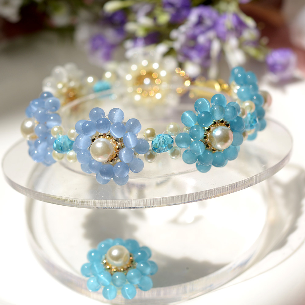 Браслет-цветок из бисера кошачий глаз