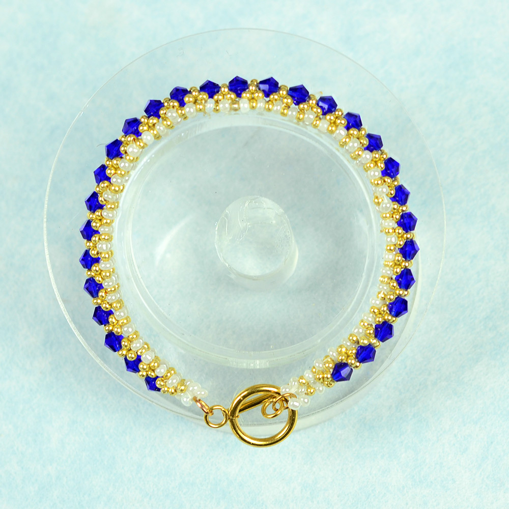 PandaHall Selected мастер-класс по изготовлению двухконусного браслета из стеклянных бусин.-7