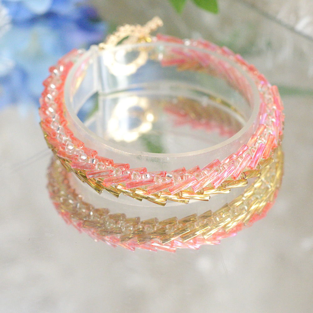 Браслет из розового и золотистого стекляруса-5