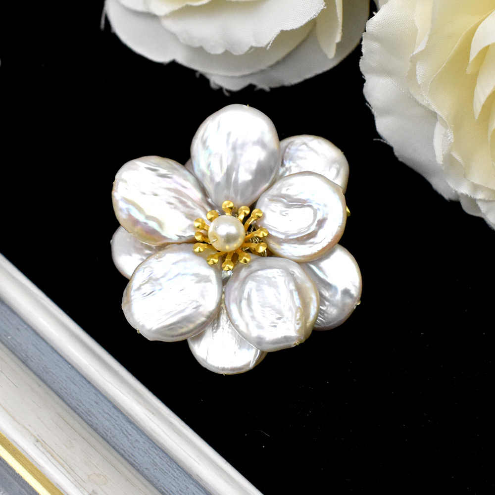 Брошь из бисера и жемчуга в стиле барокко-5