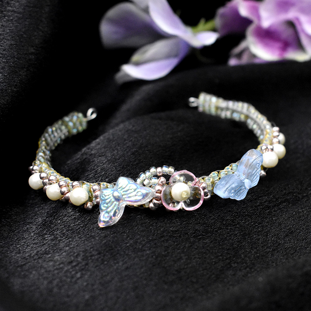 Браслет-бабочка из бисера