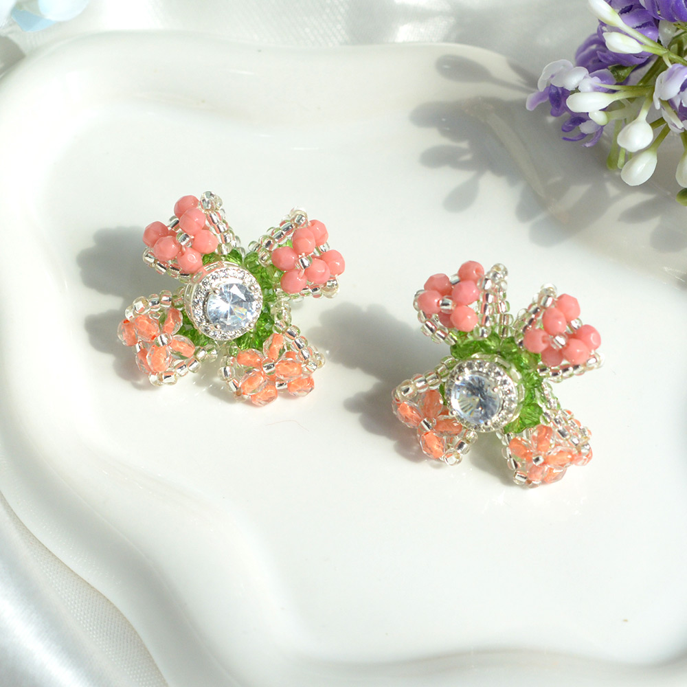 Серьги из розовых бантов и стеклянных бусин-5