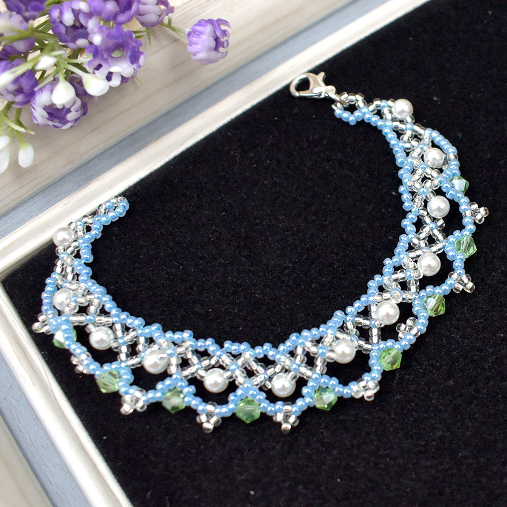 Кружевное ожерелье из голубых бус и жемчуга-6