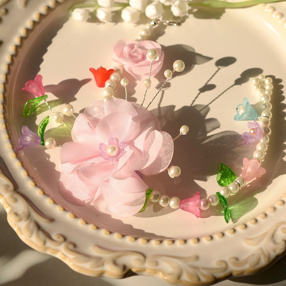 Браслет из жемчуга и цветка из ткани-1