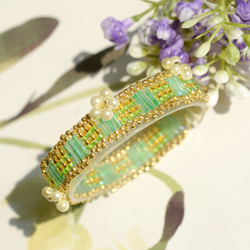 Браслет из цветочных семян и стекляруса-6