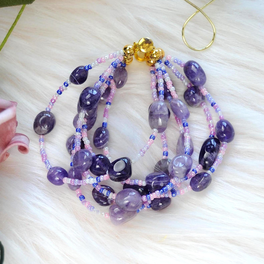 Gestuftes Armband aus natürlichen Amethystperlen