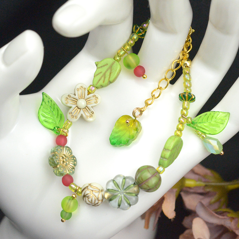 Браслет-цепочка в стиле «весна» с чешскими стеклянными бусинами-1