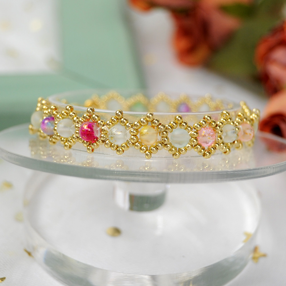 PandaHall Selected идея браслета с матовыми стеклянными бусинами, окрашенными распылением-1