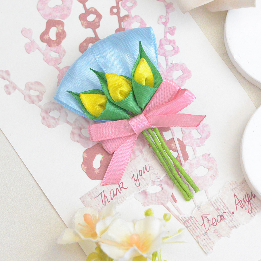 Брошь-цветок из ленты ручной работы-5