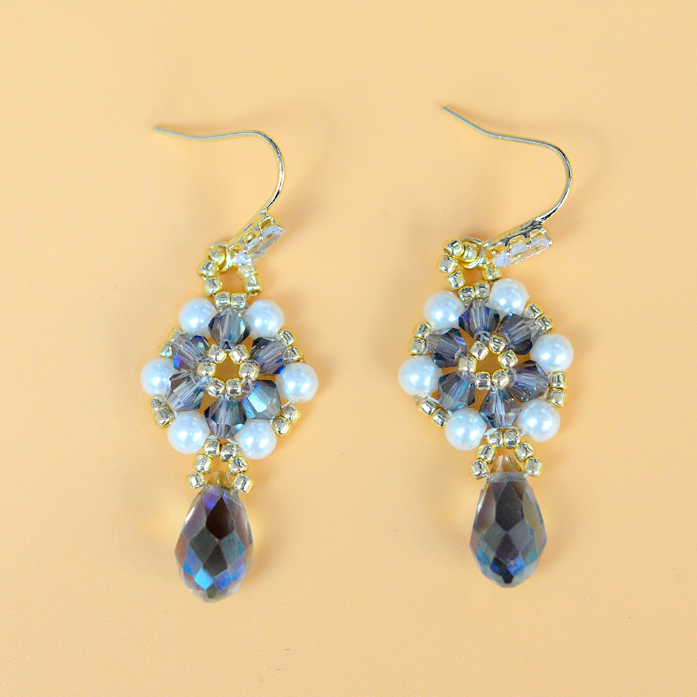 Серьги из стеклянных бусин с каплей-6