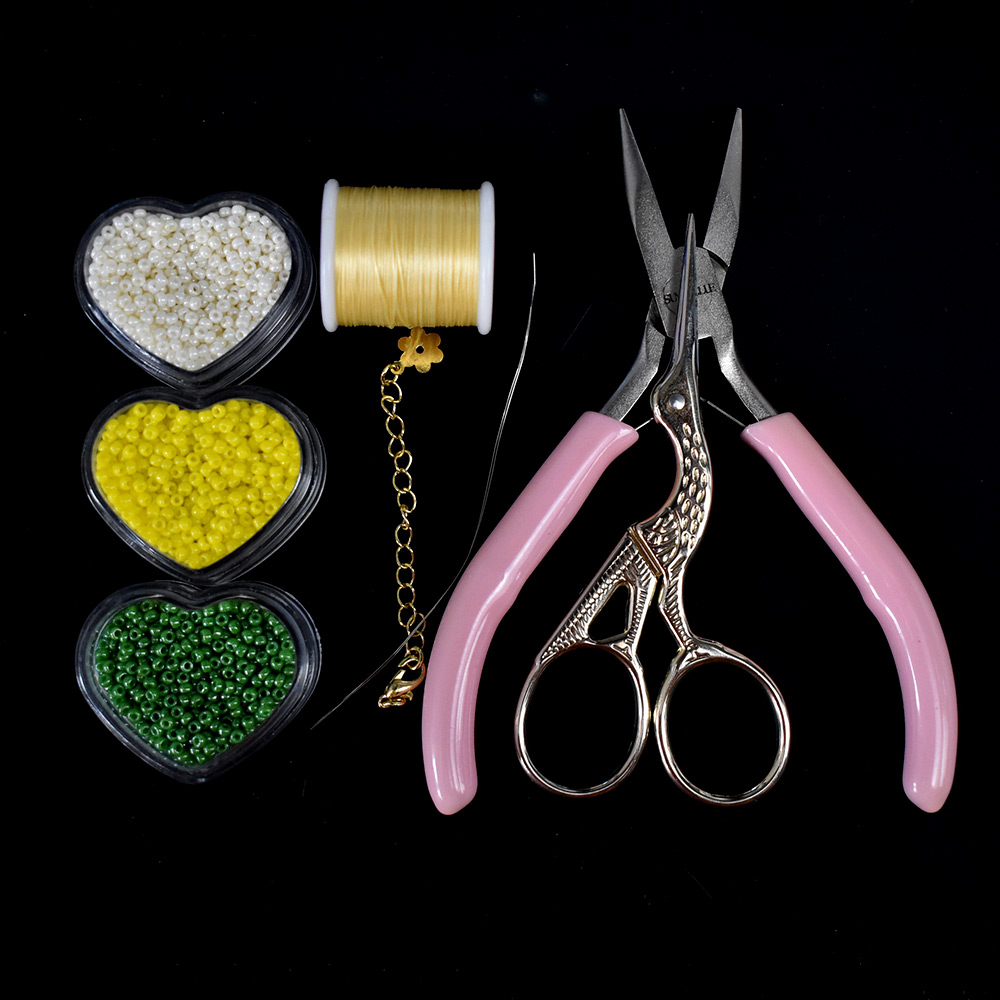 Весенний комплект украшений из бисера 