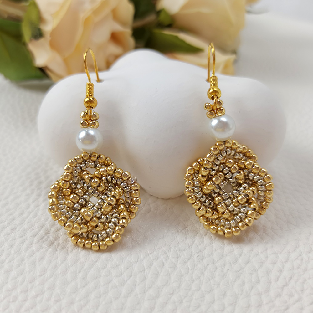 PandaHall Selected мастер-класс по изготовлению серег из бисера с золотыми семенами-1