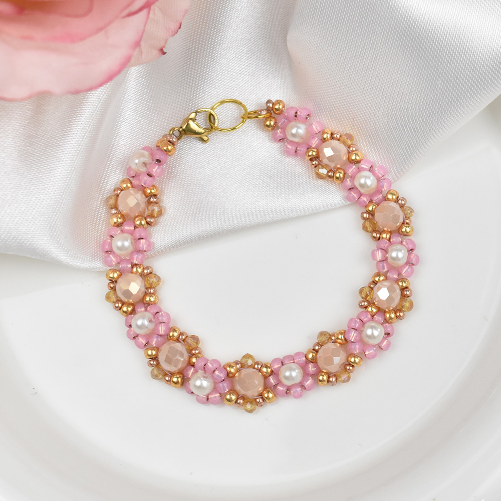 Armband mit rosa Blumenperlen