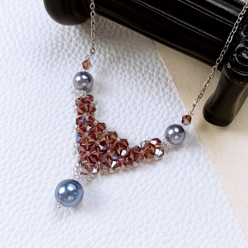 PandaHall Selected идея колье из стеклянных биконусов с жемчужными бусинами-6