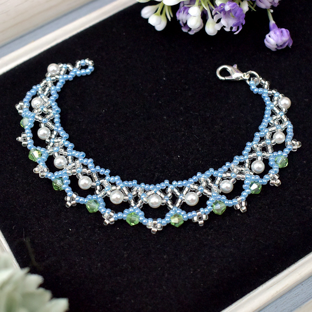 Кружевное ожерелье из голубых бус и жемчуга-1