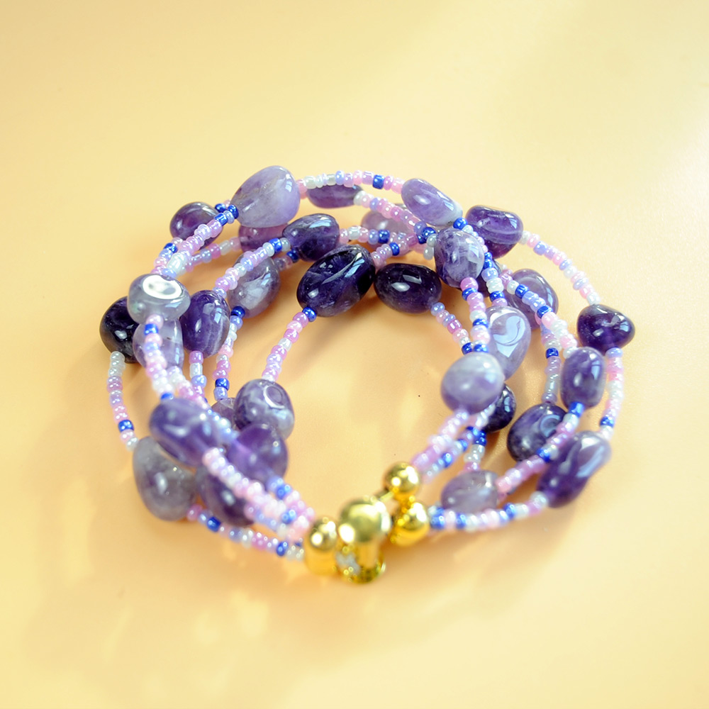 Gestuftes Armband aus natürlichen Amethystperlen