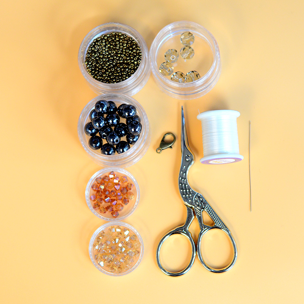 Винтажный браслет из бисера