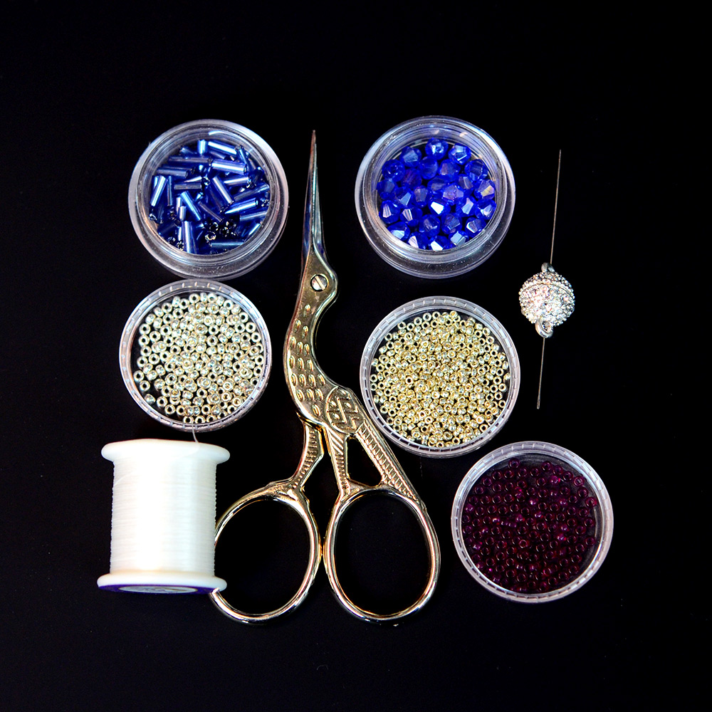 Браслет из стеклянных бусин в форме часов-2