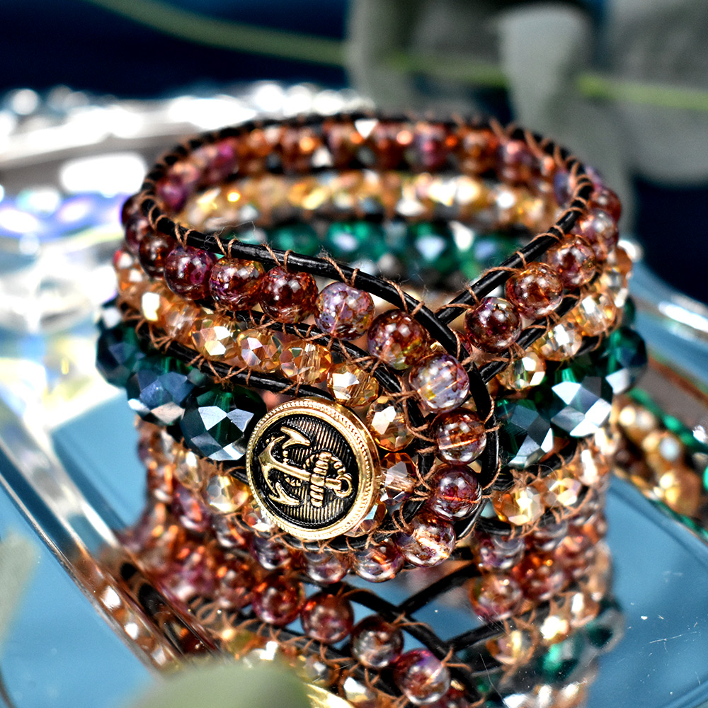 Многоярусный браслет из стеклянных бусин-8